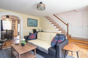 Spacious 4BR CozySuites in Old Town Alexandria